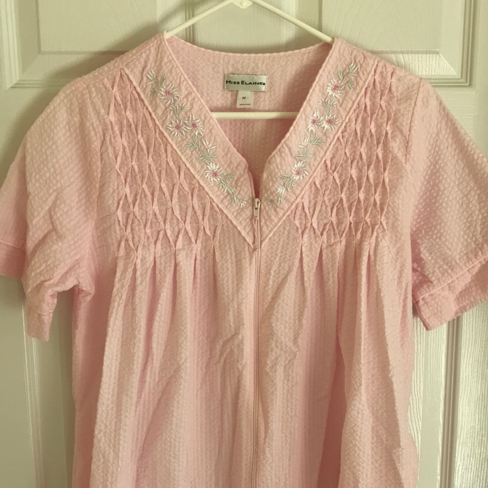 Miss Elaine summer bathrobe size medium. Approximate length is 48 inches